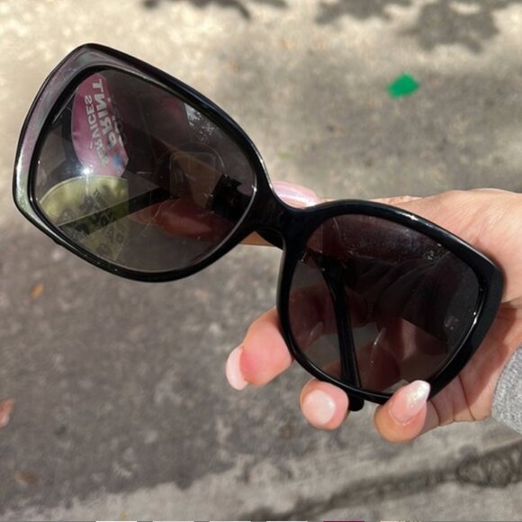 Burberry Logo Sunglasses - Picture 4 of 5